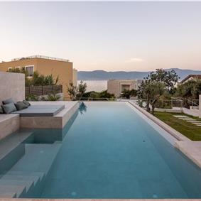 4 Bedroom Luxury Villa with Heated Pool and boat mooring, Ciovo near Trogir – Sleeps 8